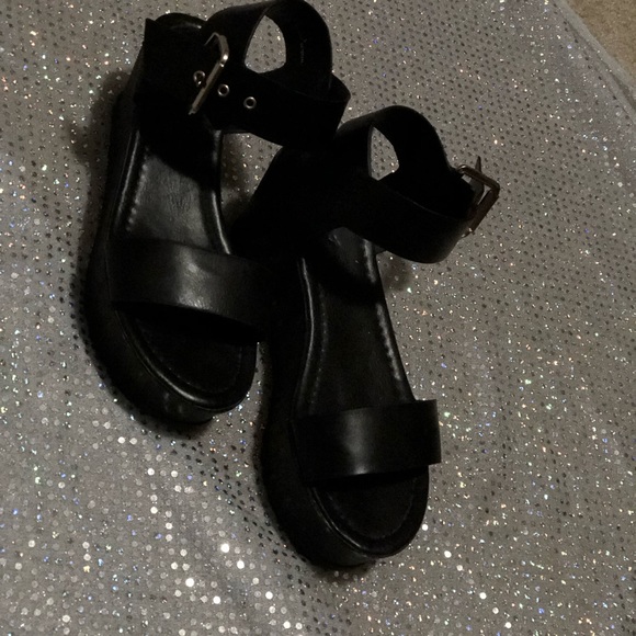 Summer Sandal - Picture 2 of 3